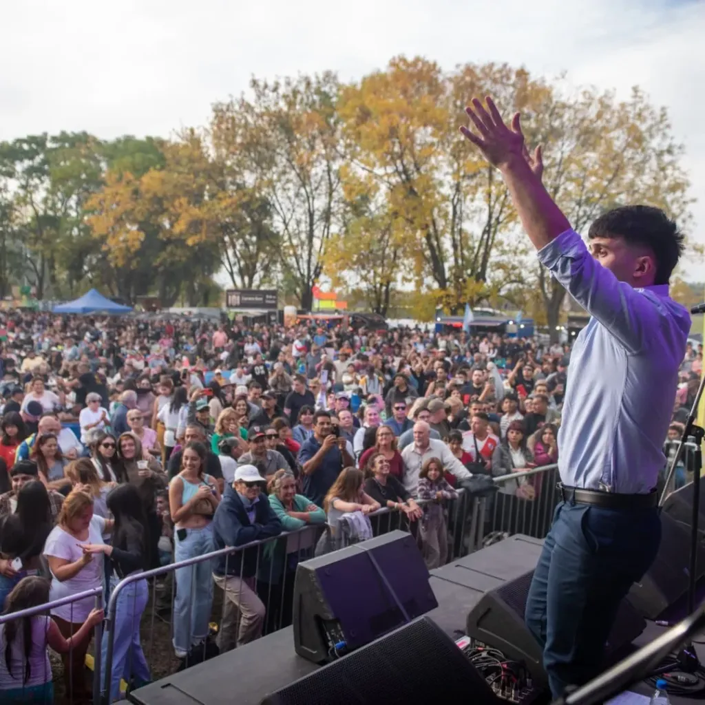 Vista del público desde el escenario del Festival del Costillar Criollo